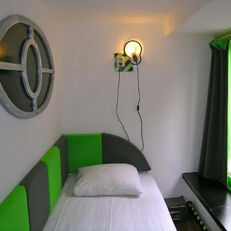 Greenhouse Effect Otel 2*