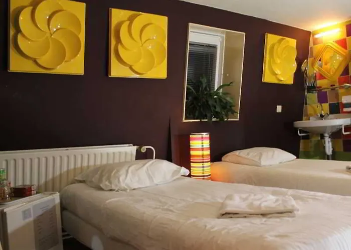 Greenhouse Effect Hotel 2*