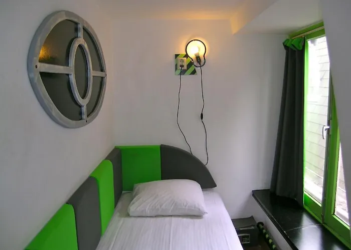 Greenhouse Effect Hotel 2*