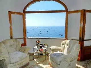 Greenhouse Effect Hotel 2*