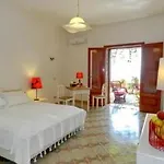 Hotel Greenhouse Effect 2*