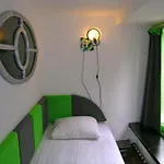 Greenhouse Effect Hotel 2*