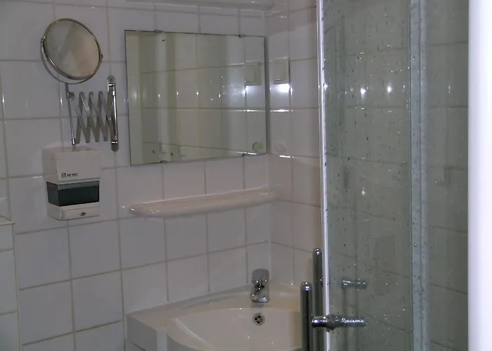 Hotel Greenhouse Effect 2*